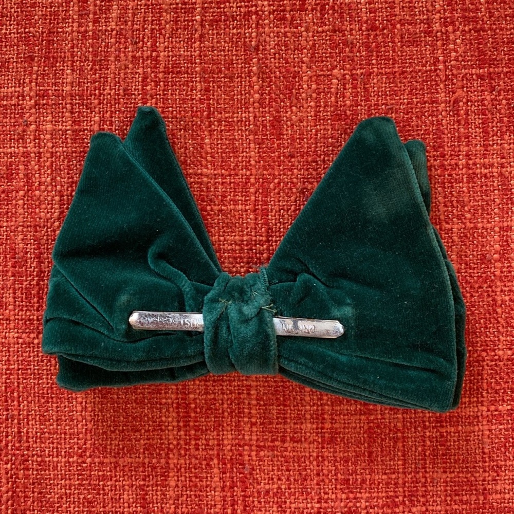 VTG 70’s Dark Emerald Green Velvet Clip on Bow-tie - Picture 4 of 10
